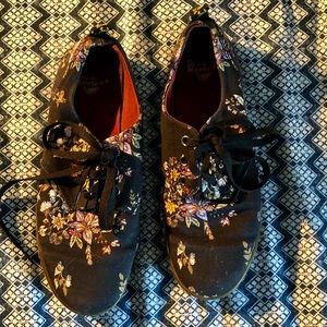 Dr Martens floral shoe